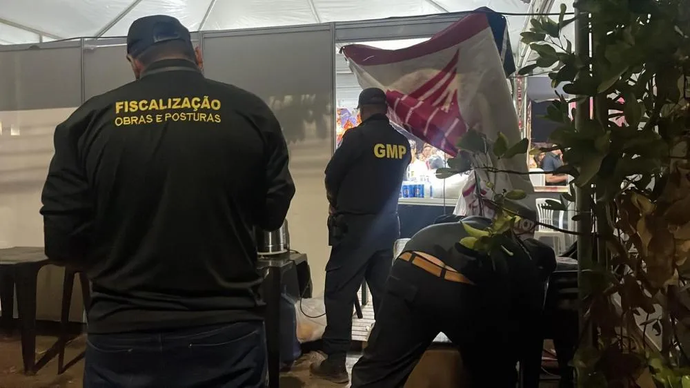 Operação contou com a participação de fiscais da Secretaria Municipal de Desenvolvimento Urbano e Regularização Fundiária, Guardas Metropolitanos e Agentes de Trânsito – Foto: Divulgação