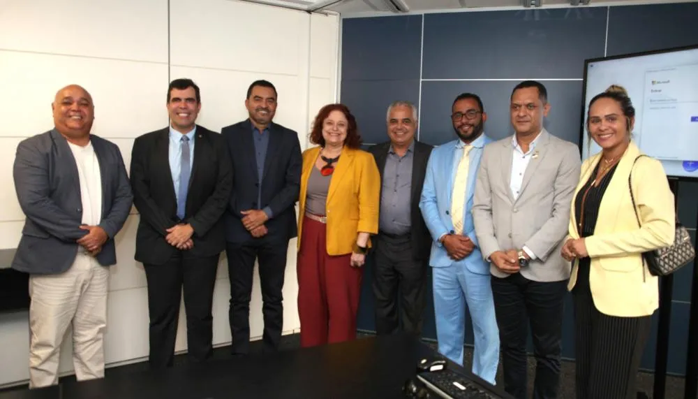 Governador do Tocantins, Wanderlei Barbosa, e a vice-presidente de Habitação da Caixa Econômica Federal, Inês Magalhães, se reuniram nesta quarta-feira, 12, em Brasília/DF para tratar do programa Minha Casa, Minha Vida.