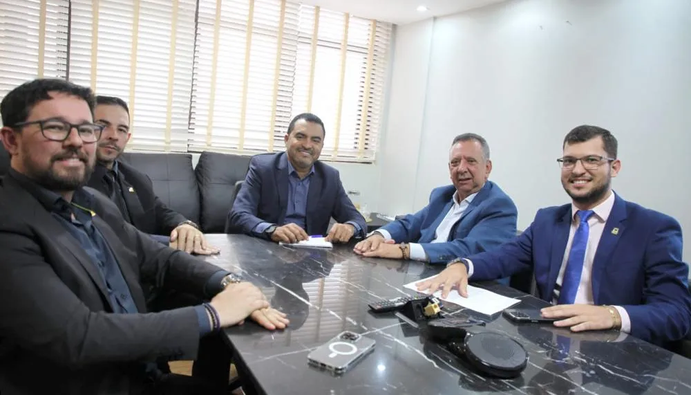 Durante encontro do Governador Wanderlei Barbosa, com o deputado federal, Antônio Andrade, foram discutidos os encaminhamentos necessários para o início das obras do ginásio de Porto Nacional.