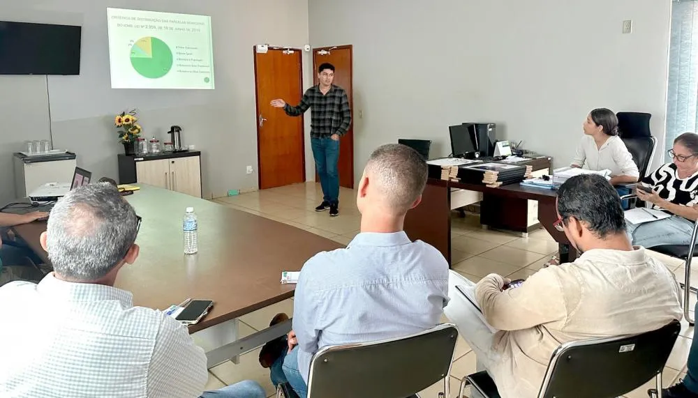 Em Araguacema, o treinamento ocorreu no Centro de Atendimento ao Turista e contou com representantes da prefeitura do município.
