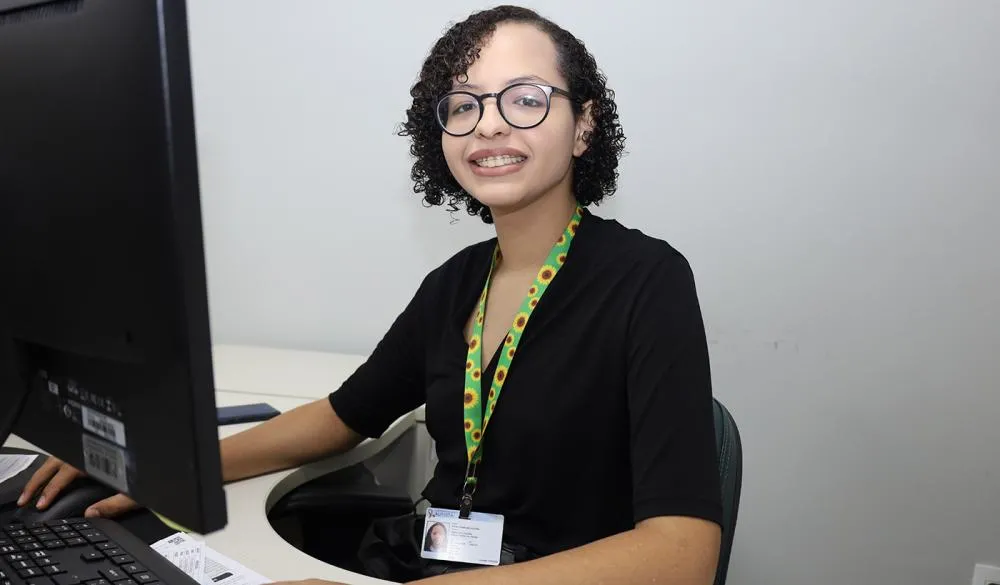 Vitória Dias está estagiando na Secretaria de Estado do Meio Ambiente e Recursos Hídricos, desde setembro de 2024.
