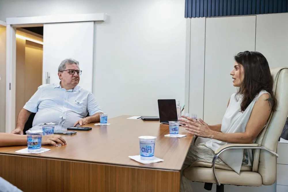 Secretária Gabriela Siqueira Campos recebe deputado estadual Jair Farias para discutir novos investimentos na causa animal – Foto: Francisco Barros