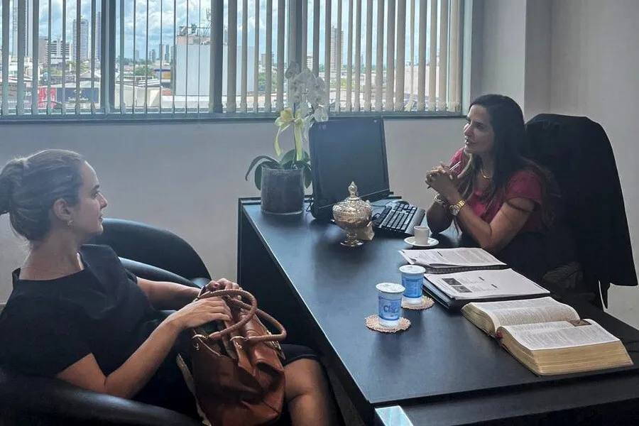 Pollyana Lopes (E) esteve com Solange Duailibe na Secretaria da Mulher.