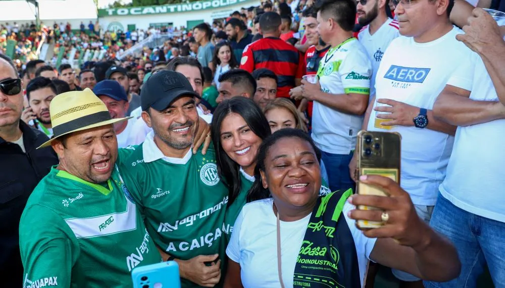 Chefe do Executivo estadual se juntou aos 5.593 torcedores e acompanhou a partida, ao lado da primeira-dama e secretária Extraordinária de Participações Sociais, Karynne Sotero.