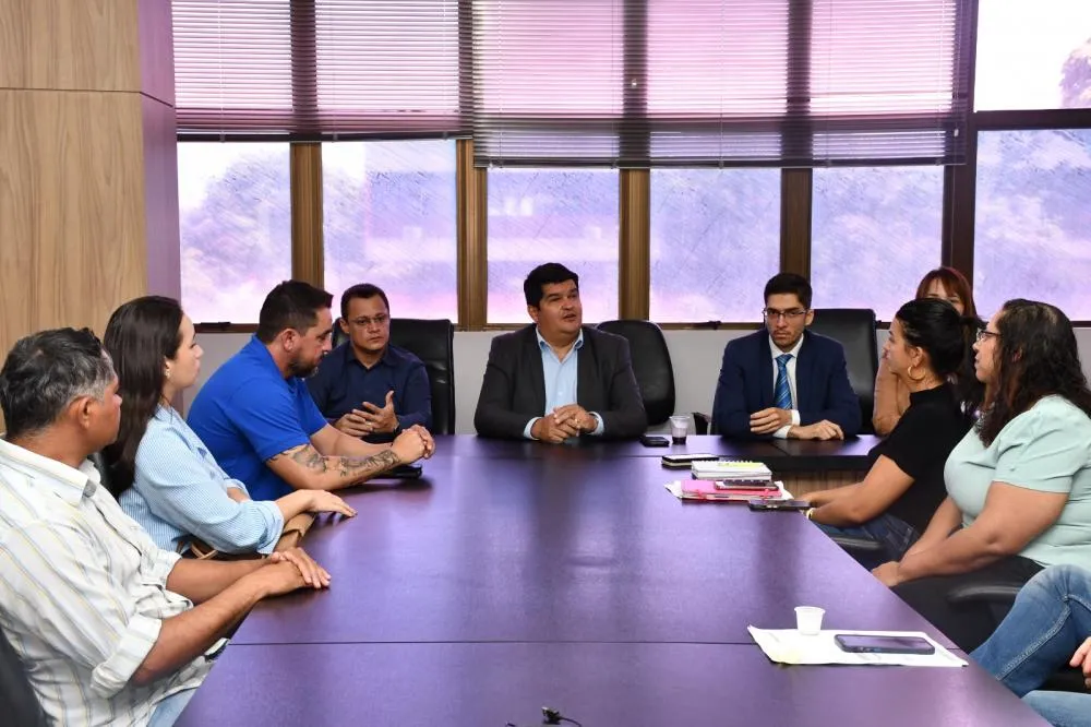 O encontro contou com representantes da SES-TO, PGE-TO, empresa contratada e dos trabalhadores.