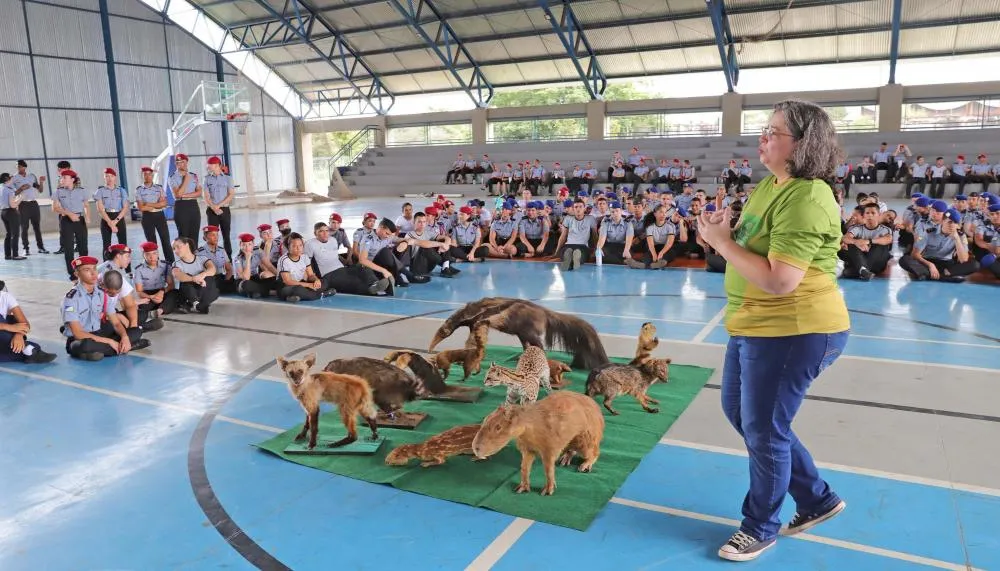 A palestra contou com a participação de 526 alunos da instituição.