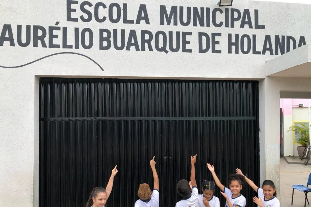 Comunidade escolar se reúne para comemorar três décadas da escola – Foto: Divulgação