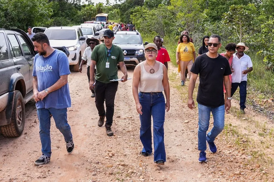 Defensora pública Kenia Martins quando esteve na comunidade, no início de fevereiro, junto com Sepot e outras instituições.