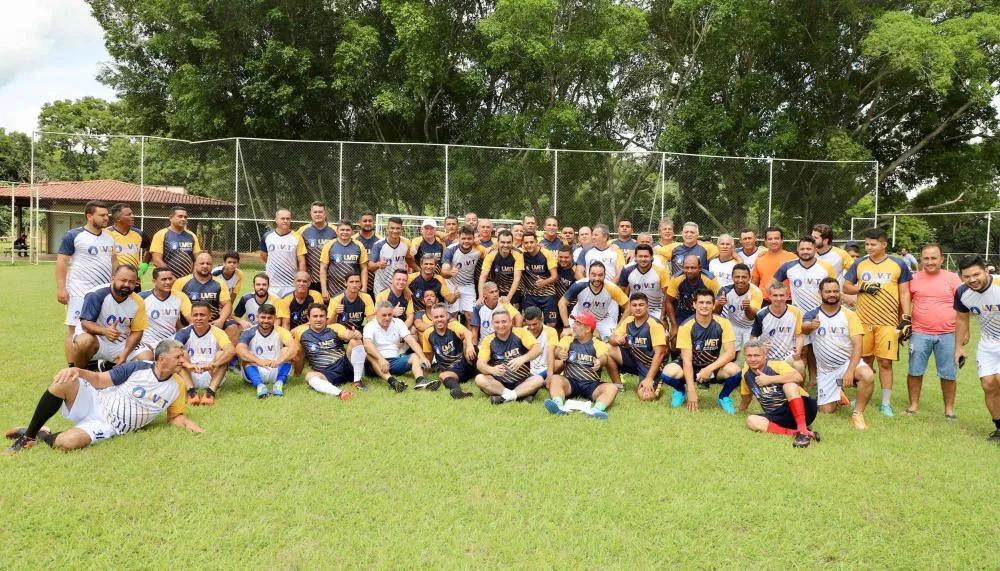 Governador Wanderlei Barbosa e vereadores do Tocantins entram em campo no futebol solidário.
