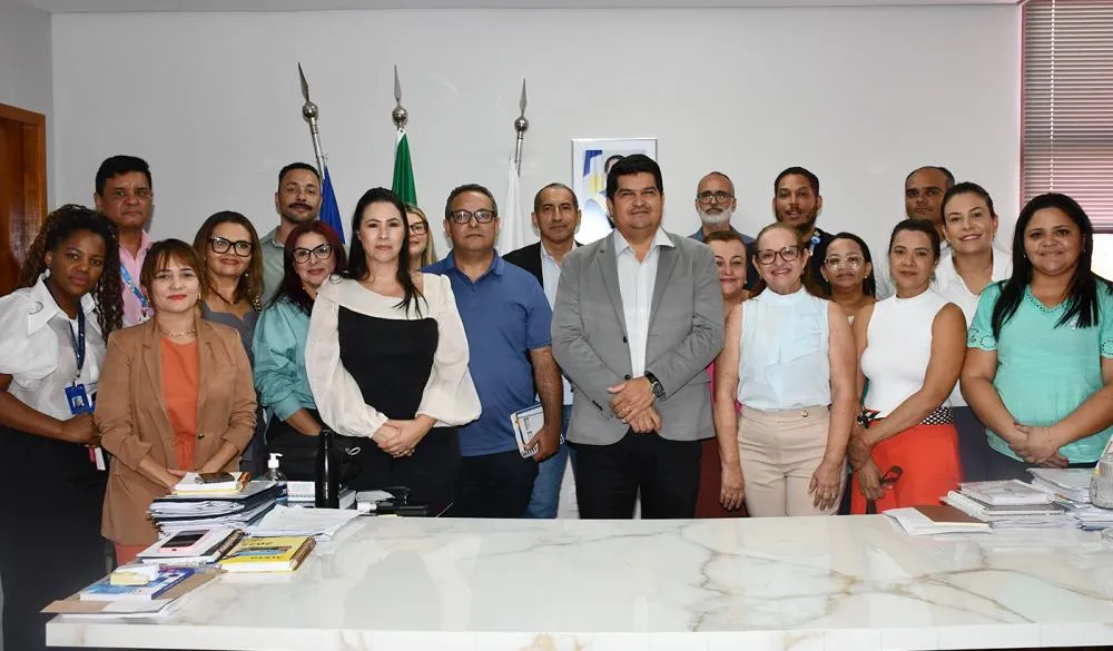 Secretário Carlos Felinto recebe representantes dos municípios impactados pela queda da ponte JK.