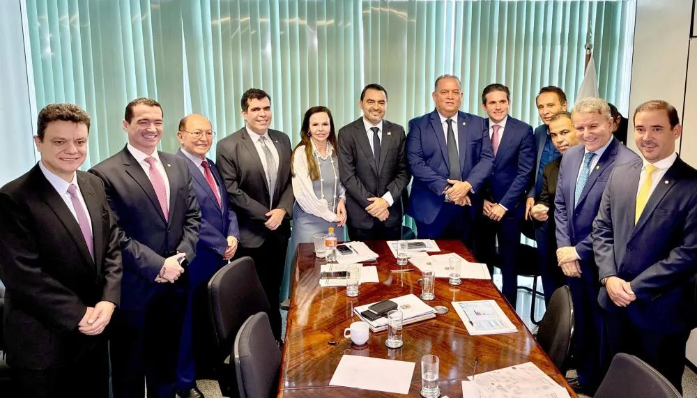 Governador Wanderlei Barbosa e a senadora professora Dorinha, com a bancada federal do Tocantins.