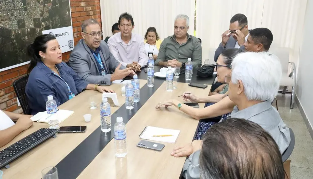 Representantes de secretarias discutiram pontos que nortearão a execução do projeto, focando na escuta ativa e no respeito à cultura local.