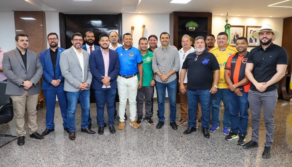 Governador Wanderlei Barbosa recebeu dirigentes dos oito principais clubes do Tocantins para discutir investimentos e apoio financeiro em 2025.