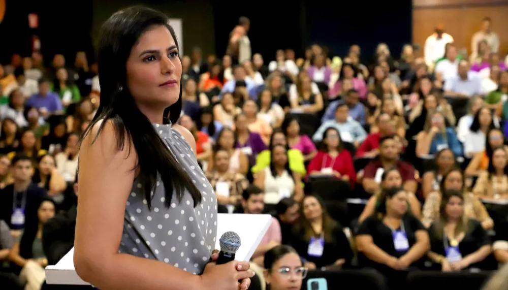 Primeira-dama Karynne Sotero apresenta o projeto “Mãos que Criam” para gestores municipais de Assistência Social do Tocantins.
