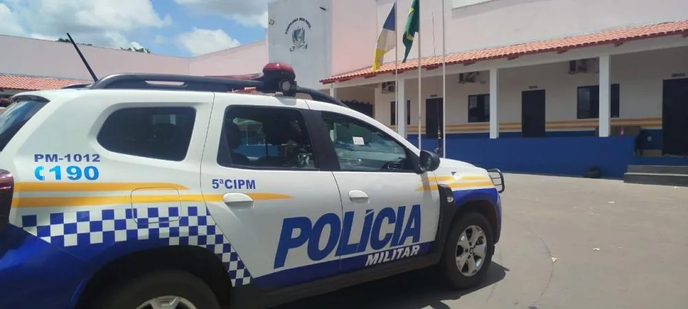 O homem tentou abordar a adolescente em uma área de mata, no trajeto entre a escola e sua residência.