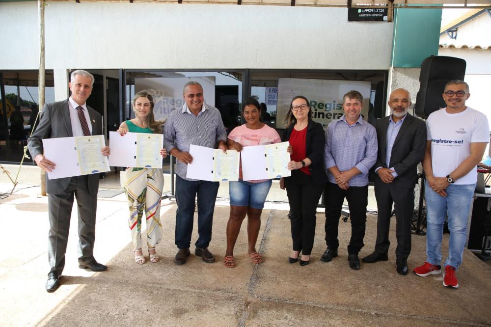 Todos foram beneficiados pelo projeto Registro Itinerante nesta segunda-feira (18/09)