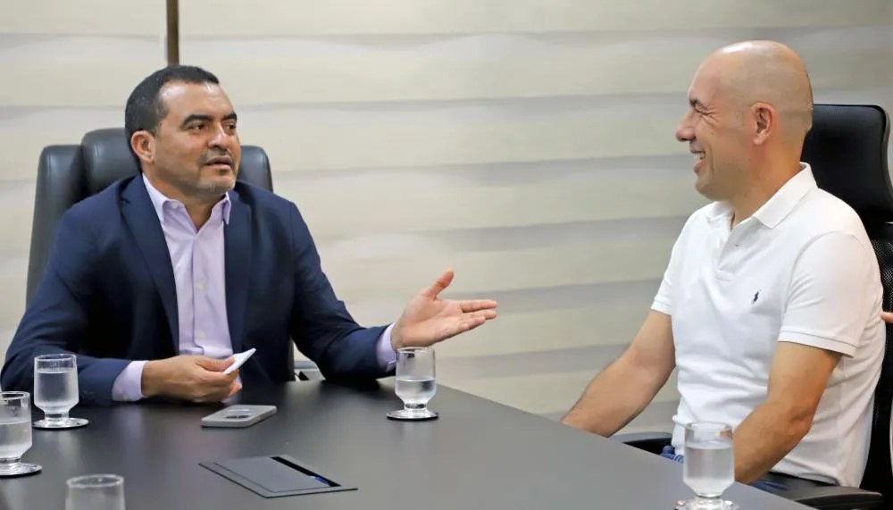  Governador Wanderlei Barbosa recebe técnico português do Cruzeiro e debate o desenvolvimento do esporte no Tocantins.