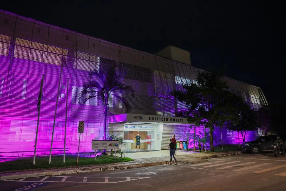 O Mês da Mulher também está sendo marcado pela iluminação lilás de prédios públicos do município, como o Paço Municipal, na Avenida JK, o Espaço Cultural e o Parque Cesamar. Foto: Lia Mara/Secom Palmas