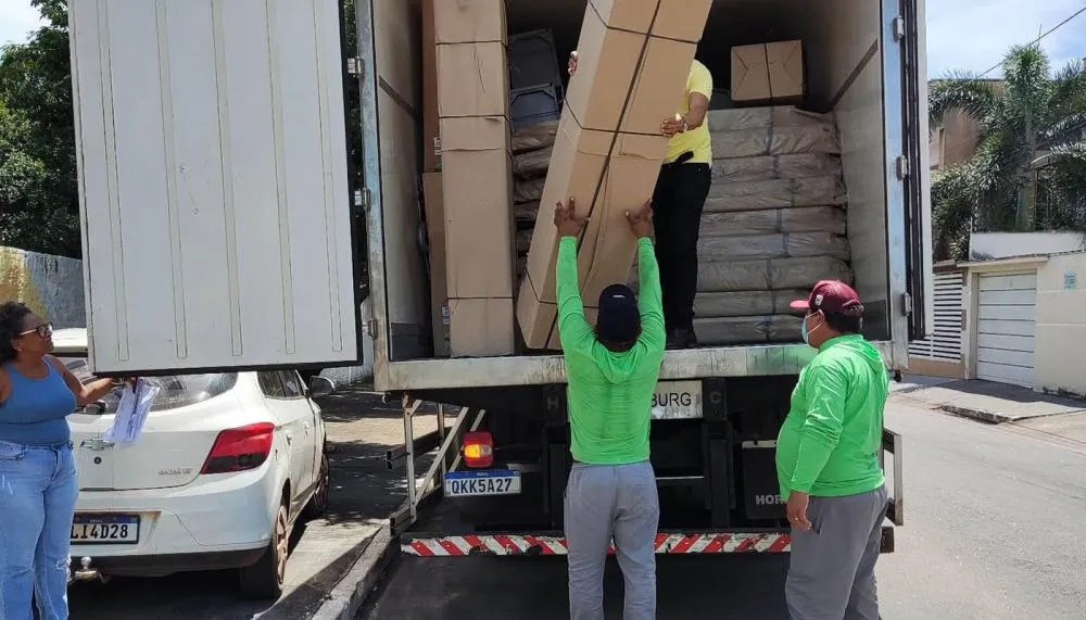 Foram entregues camas, armários, escadas para o Hospital Regional e o Materno Infantil Tia Dedé.