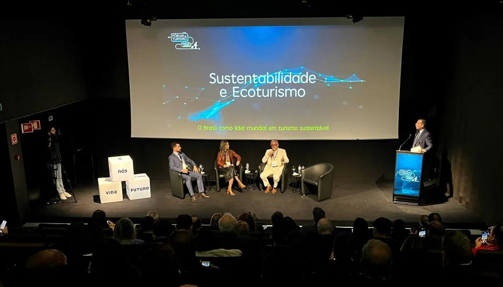 Palestra foi transmitida ao vivo para 150 países, fortalecendo a divulgação dos destinos brasileiros no exterior.