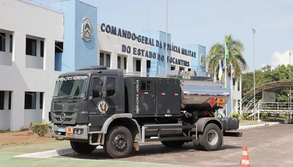  Caminhão-tanque com combustível de aviação vai fortalecer as operações aéreas da PMTO, garantindo maior autonomia nas regiões mais remotas do estado 