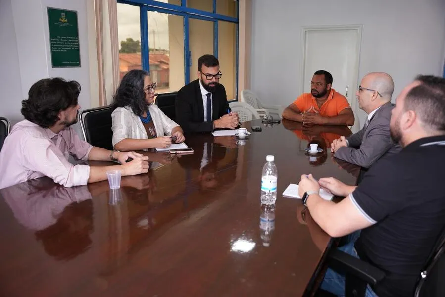 Reunião na sede da Prefeitura de Araguatins tratou de demandas da comunidade quilombola Ilha de São Vicente.