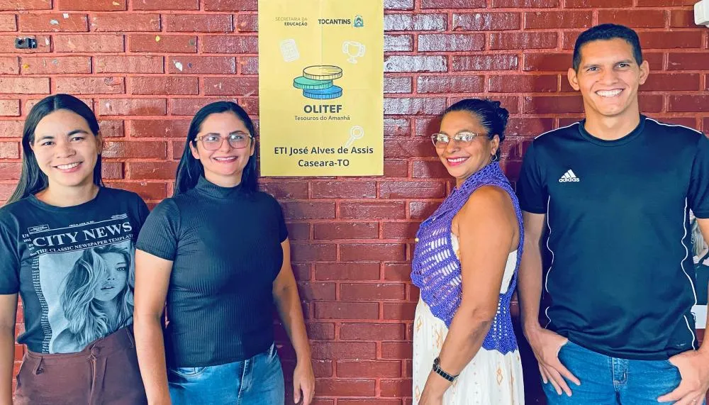 Equipe de professores da Escola Estadual José de Assis, em Caseara.