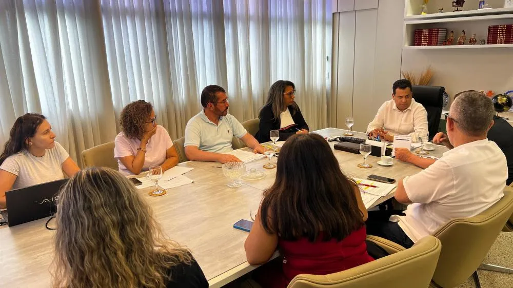 Encontro reuniu representantes da Seduc e Sintet.