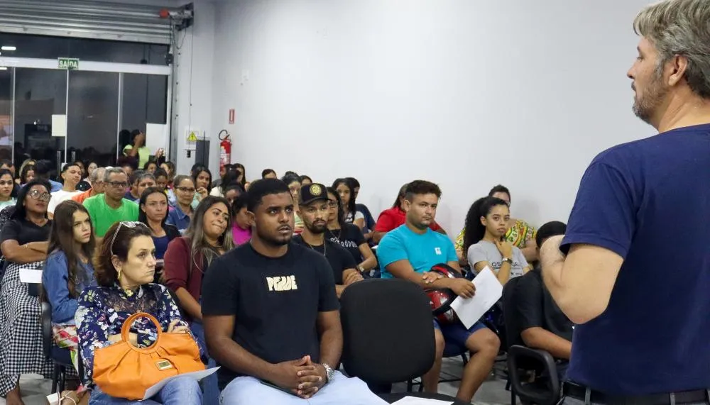 Curso fornece matéria didático, acesso aos materiais complementares e certificado de participação.