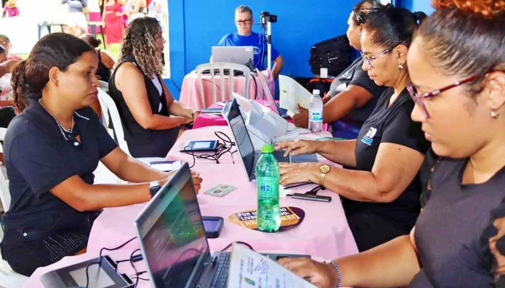 Caravana oferece serviços como emissão de documentos.