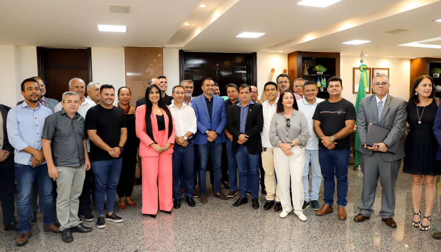 Governador Wanderlei Barbosa recebeu, na manhã desta segunda-feira, 25, o em seu gabinete, no Palácio Araguaia Governador José Wilson Siqueira Campos, prefeitos de vários municípios do Tocantins