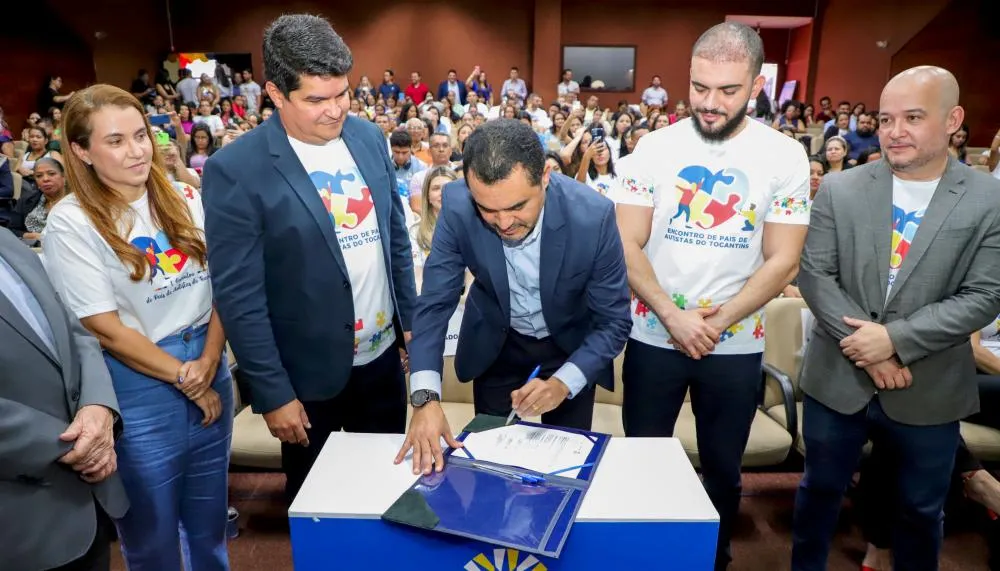  Assinatura ocorreu durante o 2º Encontro de Pais de Autistas do Tocantins, no auditório da OAB, em Palmas, nesta quarta-feira, 2; previsão para início dos atendimentos é de 90 dias.