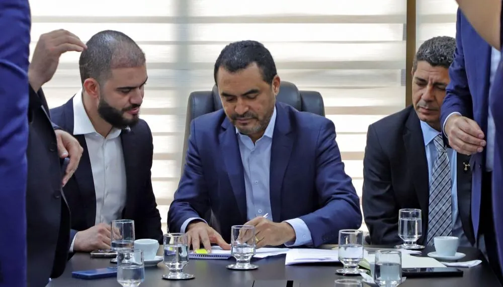 Secretários e parlamentares acompanham a assinatura do ZEE/TO, que define regras para a ocupação responsável do território tocantinense.