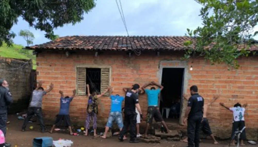  Durante a Operação Subúrbio, foram cumpridos mandados de prisão e apreensão em Guaraí.