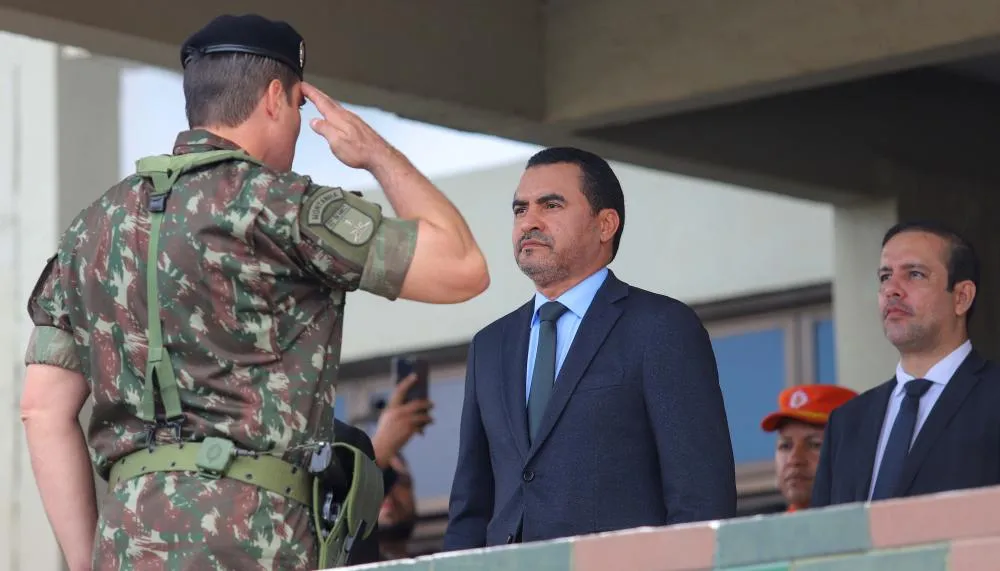 Governador Wanderlei Barbosa prestigia solenidade em homenagem ao Dia do Exército, realizada no 22º Batalhão de Infantaria Mecanizado, em Palmas.