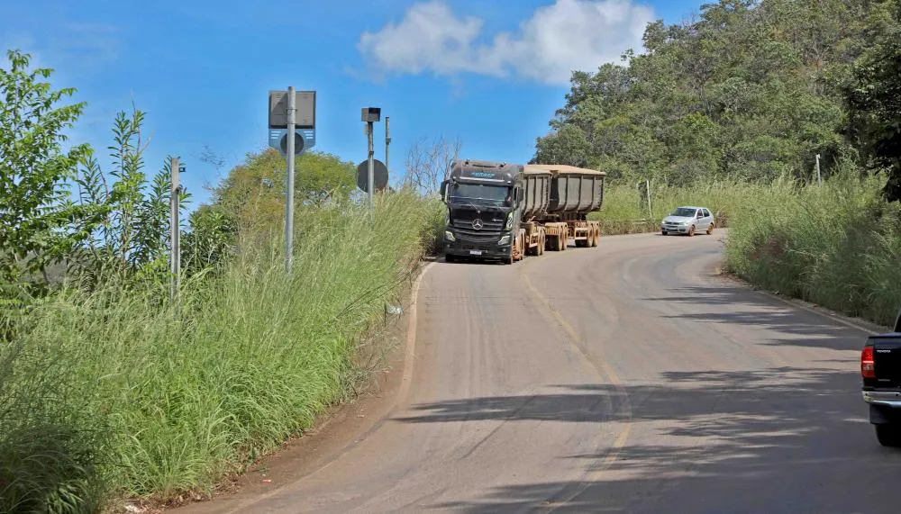  Curva acentuada de Taquaruçu, da TO-030, em frente à Cachoeira da Roncadeira.