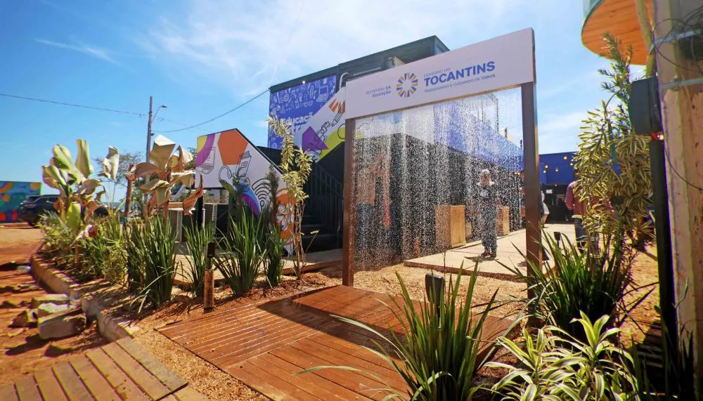 Estande da Seduc foi construído com materiais sustentáveis e oferece uma programação diversificada e interativa aos visitantes.