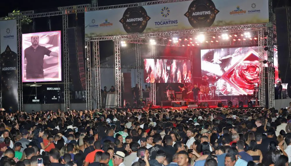 Em clima de festa e solidariedade, público lotou a Praça dos Girassóis para prestigiar os shows de abertura da Agrotins 25 anos.