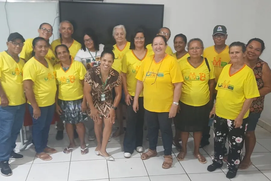 Equipe da DPE-TO com alunos da Universidade da Maturidade em Dianópolis.