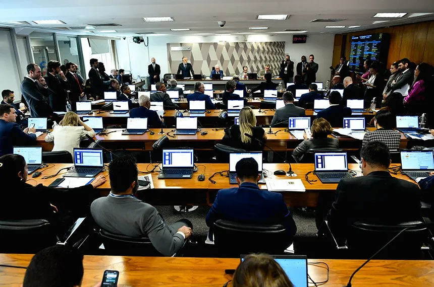 PEC também unifica mandatos e eleições: cinco anos e um único pleito Fonte: Agência Senado.