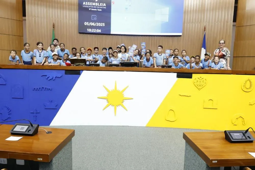 O plenário foi um dos locais visitados pelos alunos e professores Escola do Legislativo / HD