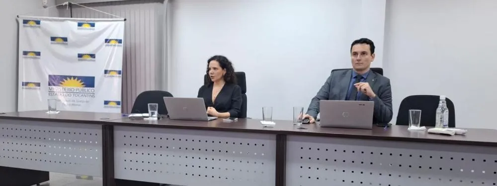 A reunião foi presidida pelos promotores de Justiça Munique Teixeira Vaz e Rogério Ferreira Mota