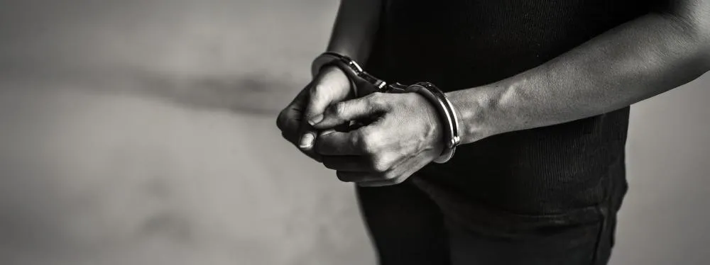 Homem é condenado a 10 anos de reclusão por tentativa de homicídio após desentendimento em bar