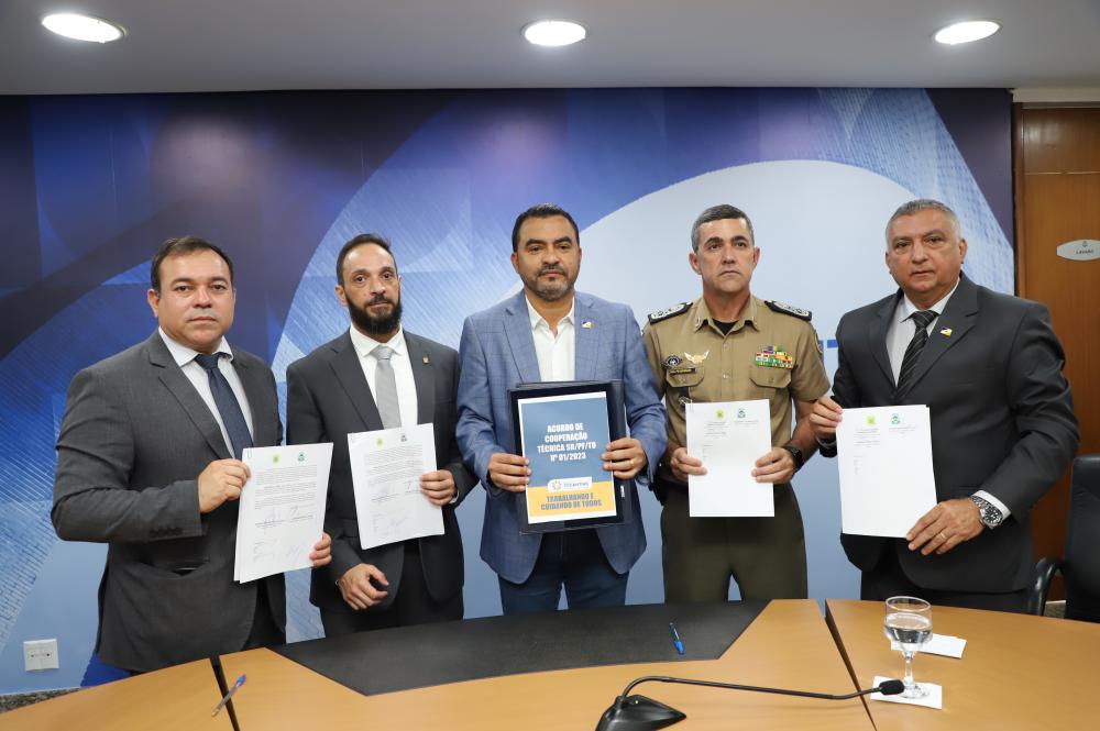 A assinatura foi feita pelo governador Wanderlei Barbosa e os representantes da Polícia Federal, Polícia Civil, Polícia Militar e Polícia Penal