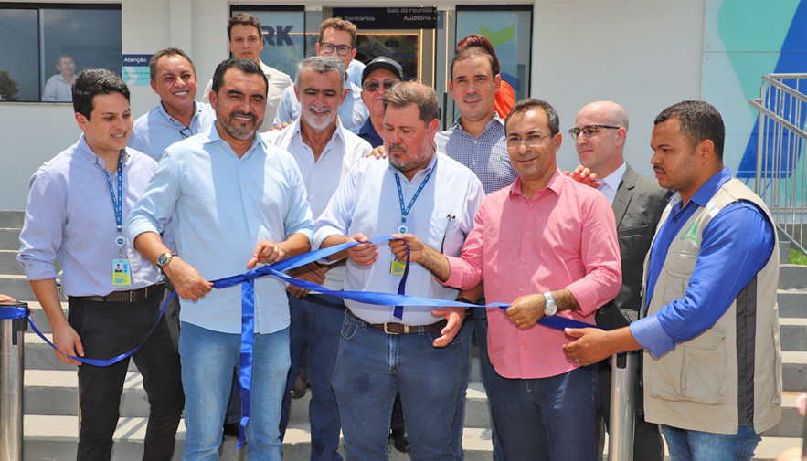 Acompanhado de autoridades do Estado e de Araguaína, o governador Wanderlei Barbosa participou nesta quarta-feira, 18, da inauguração da Estação de Tratamento de Esgoto (ETE) Lontra