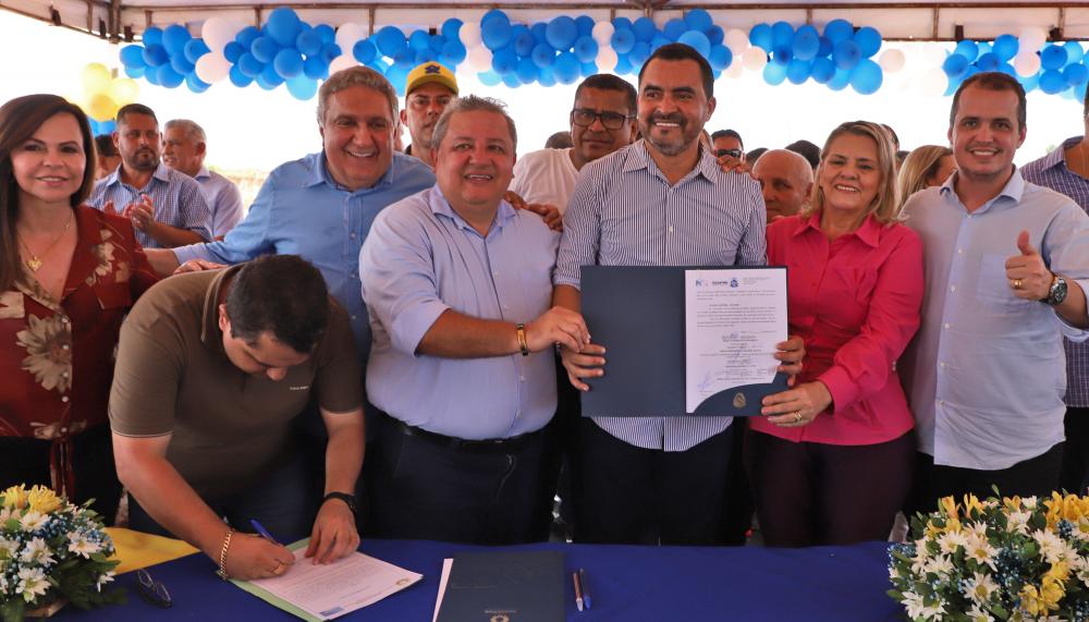 Governador Wanderlei Barbosa assinou convênio de cooperação com as prefeituras de Itaguatins e Sítio Novo do Tocantins para fiscalização no abastecimento de água das duas cidades