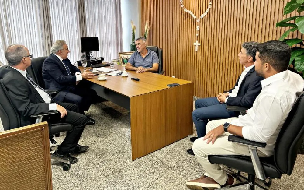 Amélio Cayres recebe governador em exercício Laurez Moreira em visita institucional à Aleto