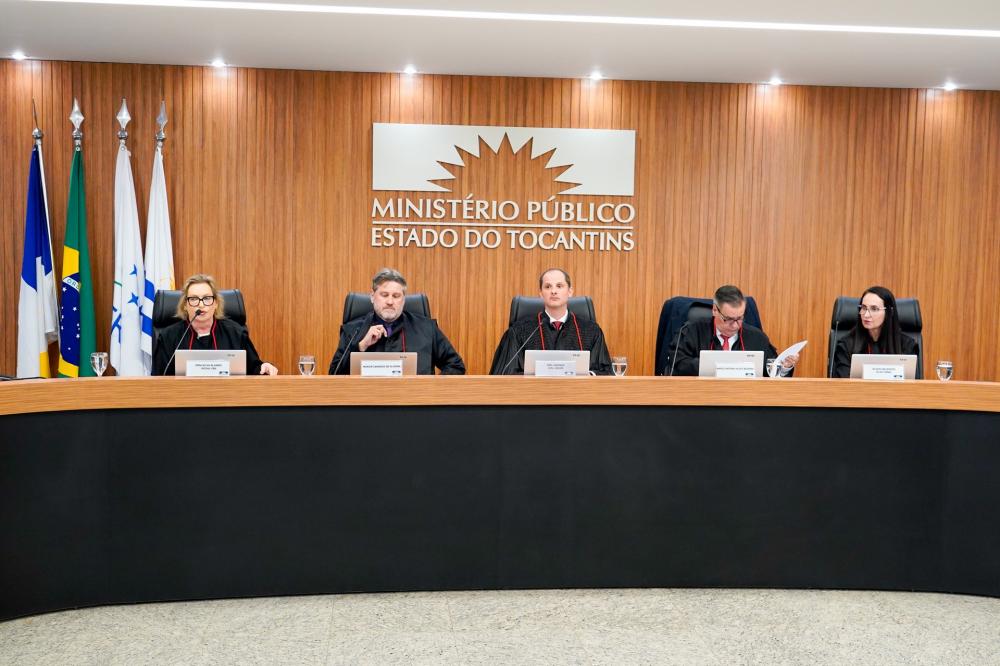 Registro da sessão extraordinária, realizada nesta segunda-feira, 30.