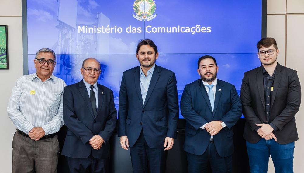 Diretor de TV e Rádio da Unitins, Sebastião Vieira de Melo, o deputado federal Lázaro Botelho, o ministro das Comunicações, Juscelino Filho, o secretário de Representação em Brasília, Carlos Manzini Júnior, e o diretor de Articulação Institucional da Univ