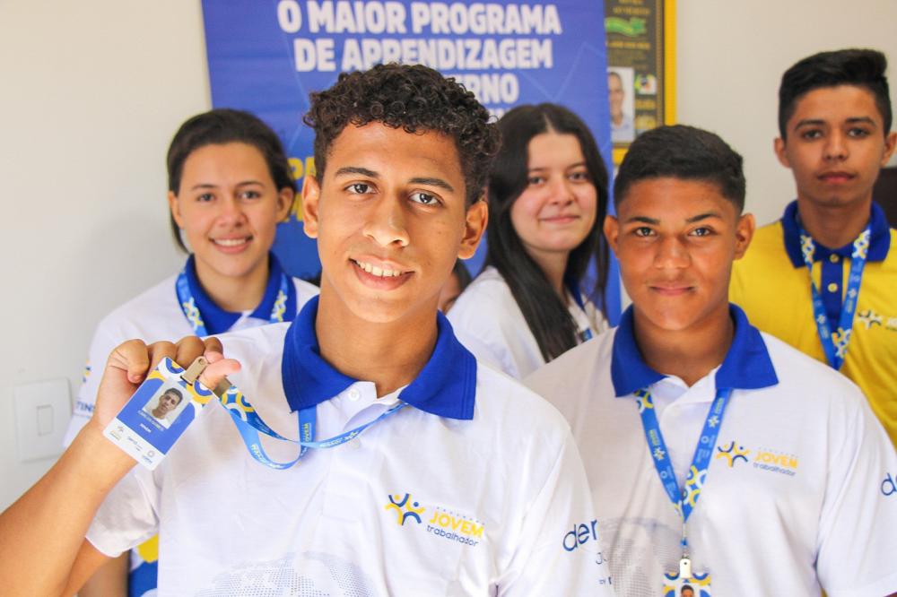 Processo de contratação dos jovens teve início em 5 de junho, e em todo o Estado já são mais de 2 mil jovens